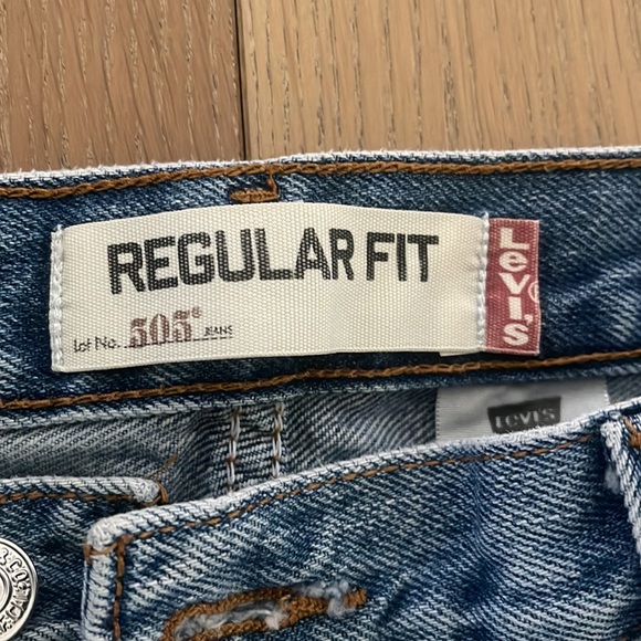 Levi’s - Picture 2 of 3